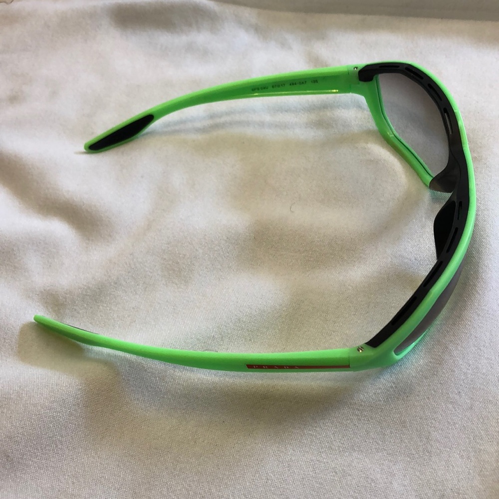 Prada neon green sunnies - Picture 5 of 6